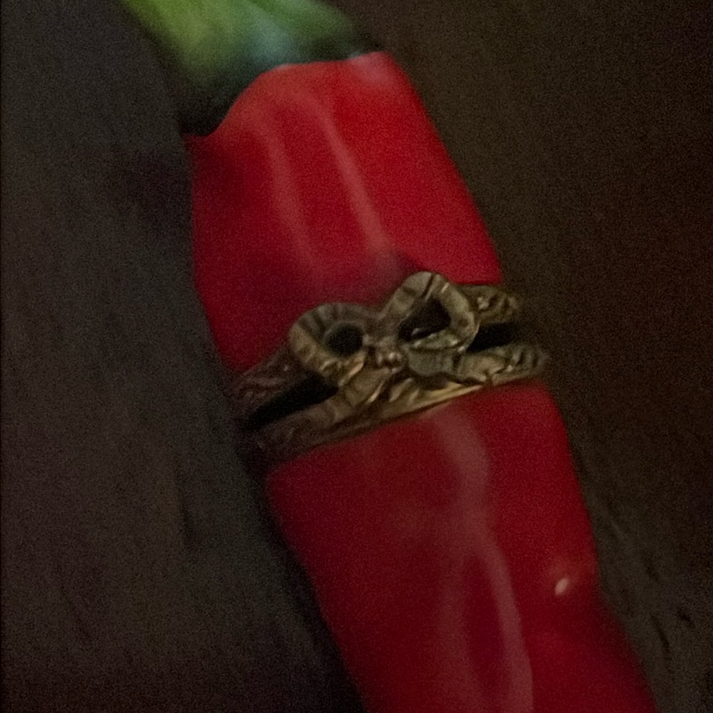 Hand painted Limoges Chili Pepper box - Picture 3 of 7